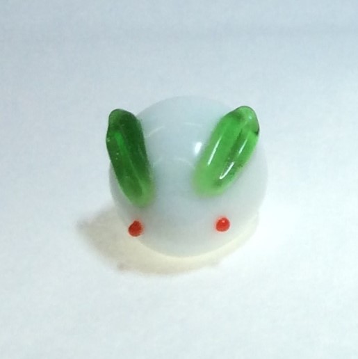 画像2: 新・雪ウサギ（白に笹耳）　干支　ガラス細工　雑貨　置物