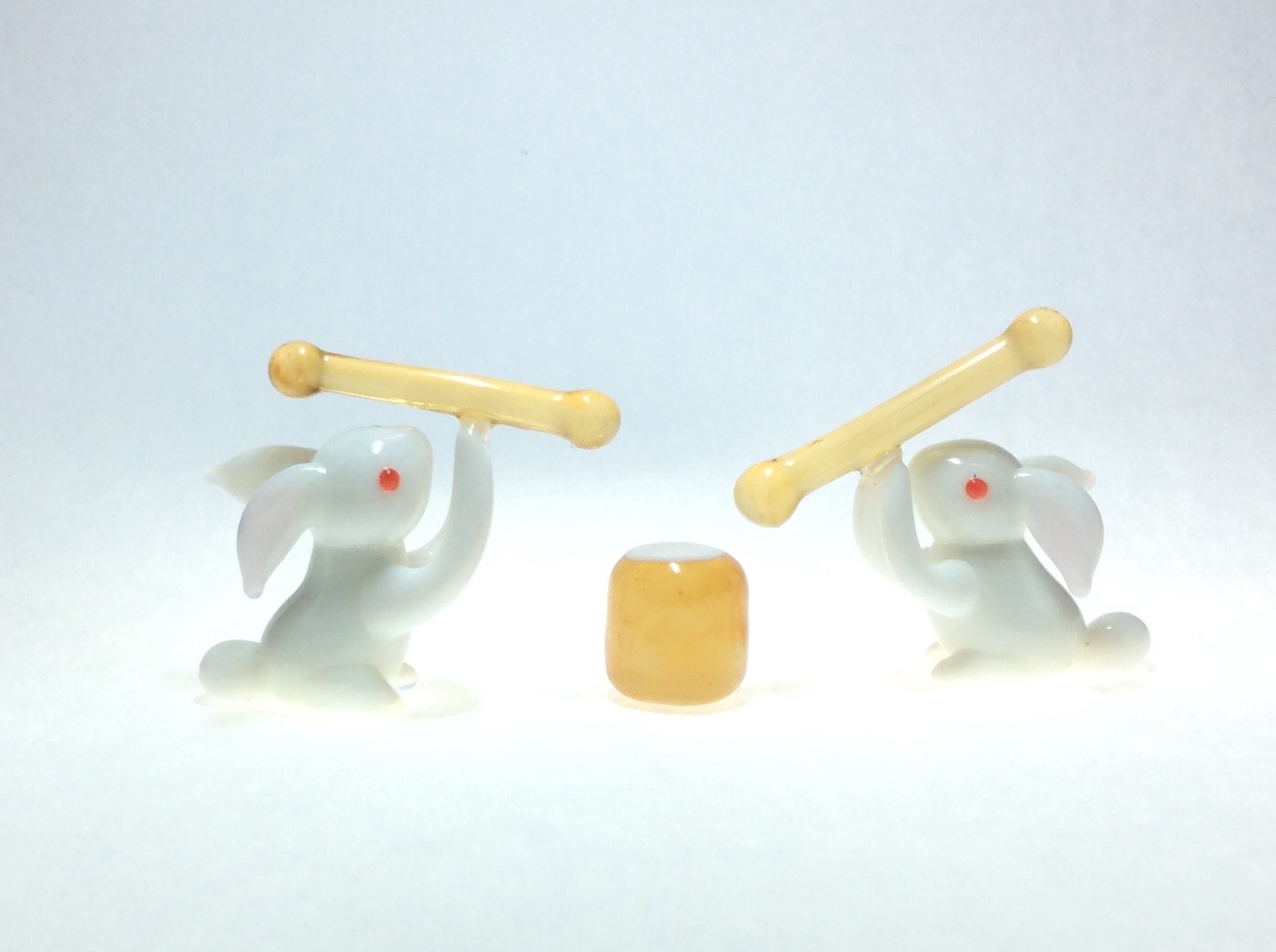 画像1: ウサギのお餅つきセット(白）　干支　ガラス細工　雑貨　置物