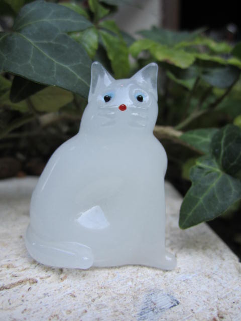 画像1: 座ネコ（ミルク）　ガラス細工　雑貨　置物